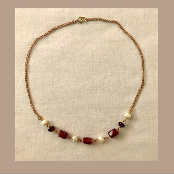 Handmade golden choker necklace with red beads and faux-pearl - Picture 1 of 4
